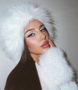 20 Beautiful Date Night Makeup Looks to Impress
