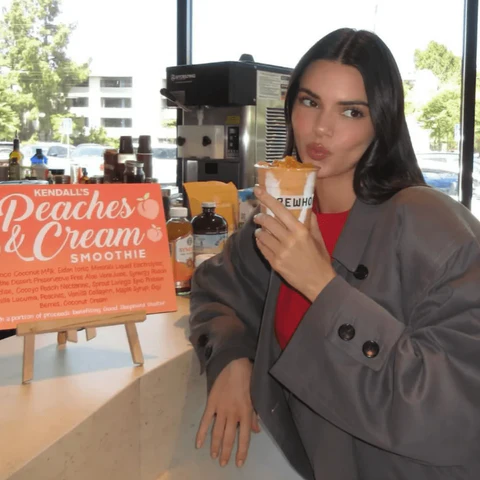 Kendall Jenner Peaches & Cream Smoothie