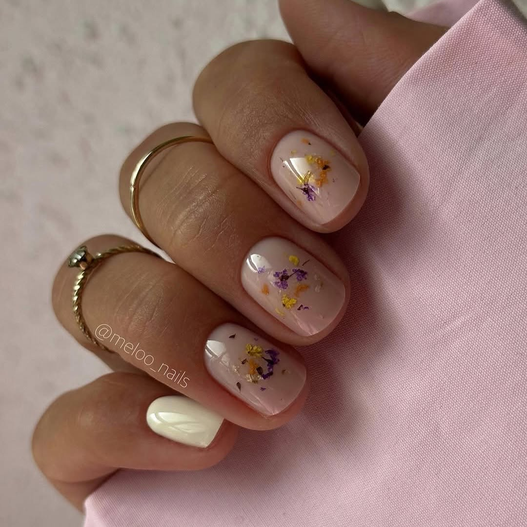 Pressed Flower Nails