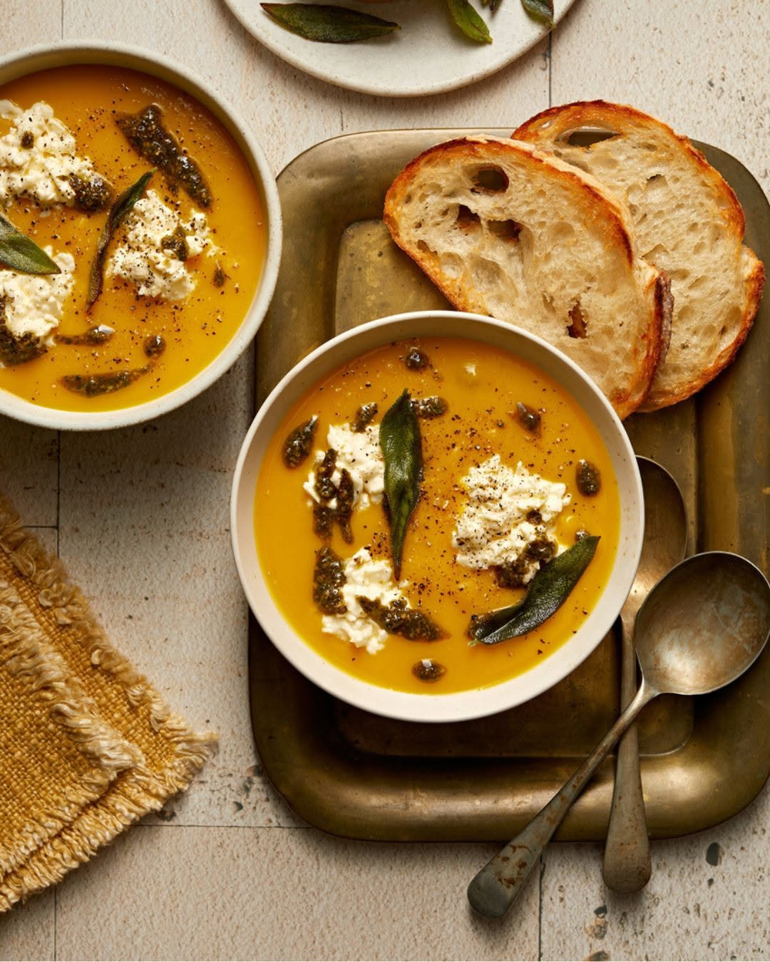 Pesto & Burrata Pumpkin Soup
