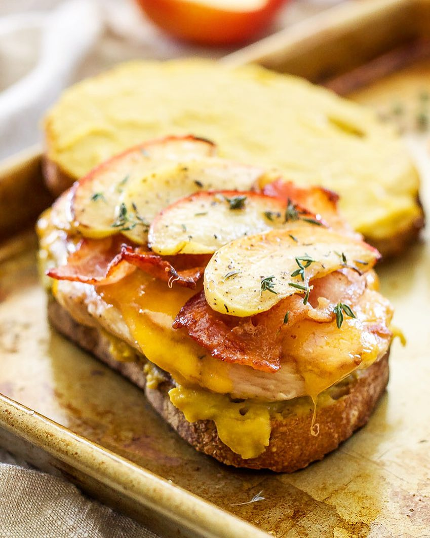 Apple Sandwiches with Cheddar, Bacon, Chicken