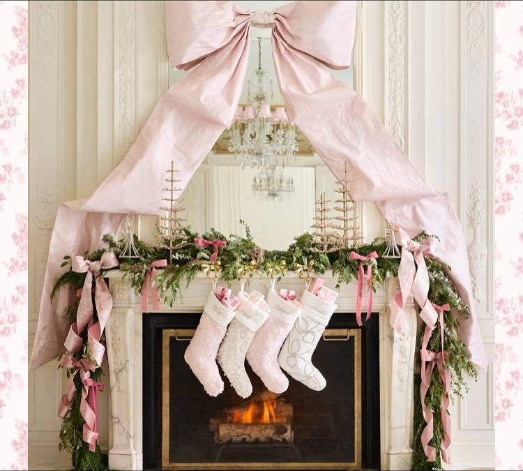 Decorate A Pink Christmas Mantelย