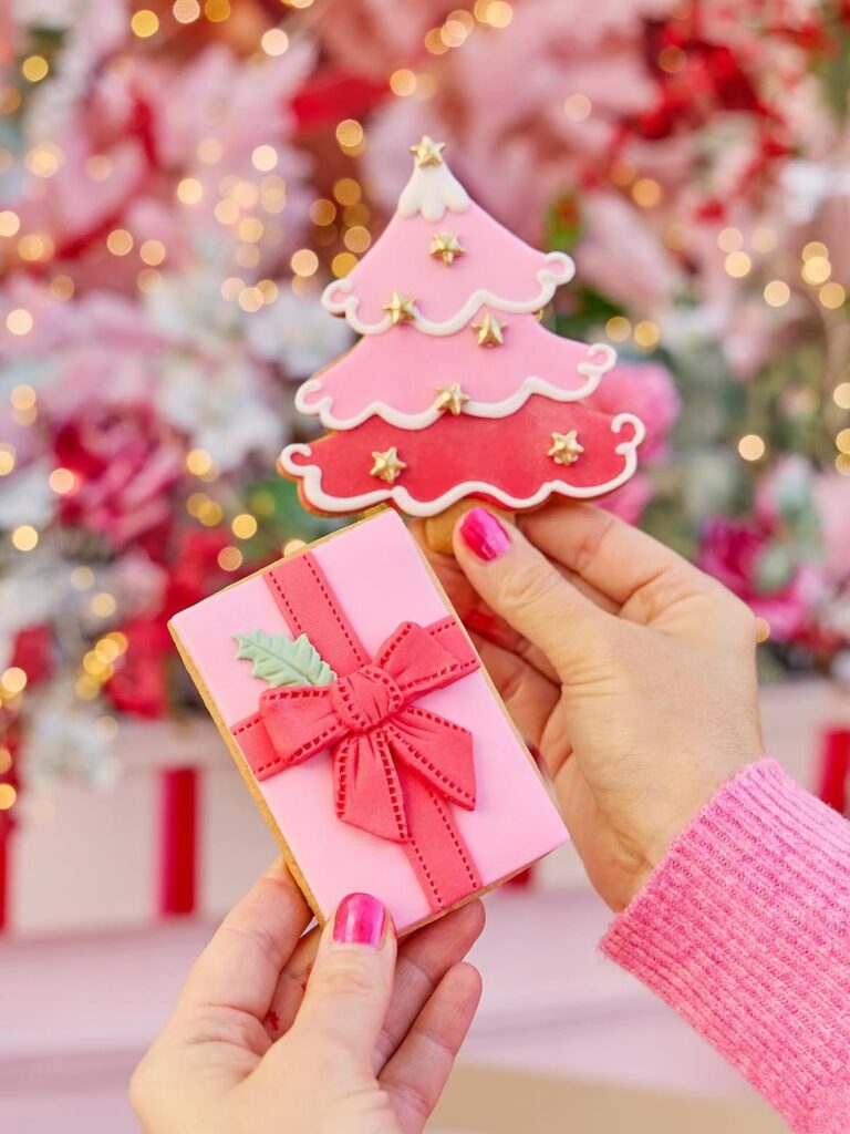 Make Pink Christmas Cookies ย