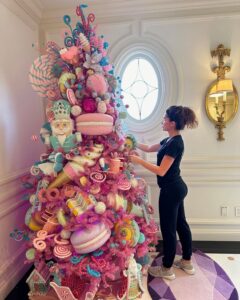20 Fun And Creative Ways To Have A Pink Christmas