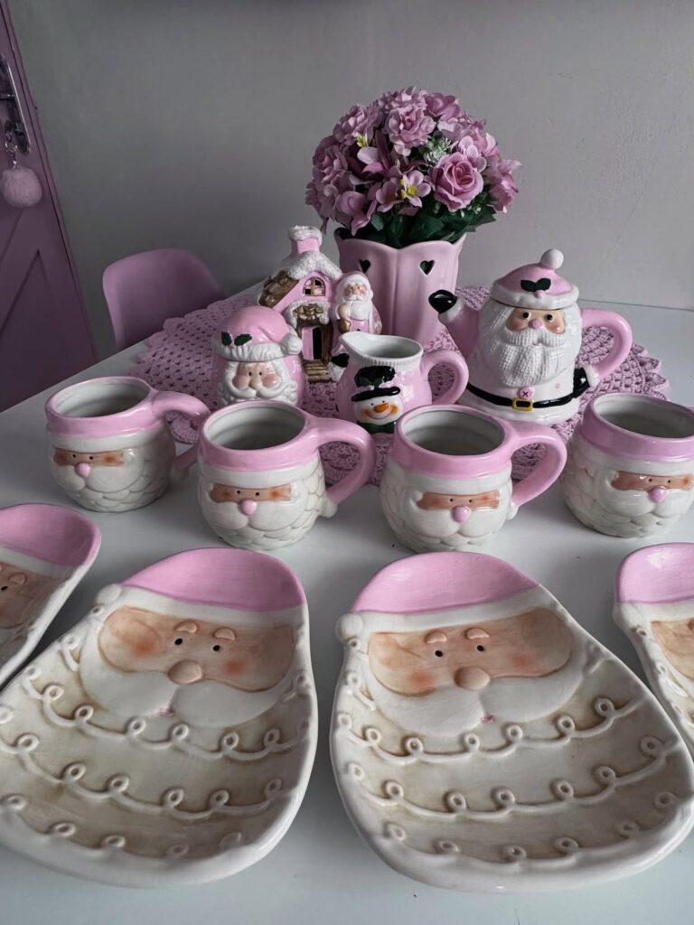 Set A Pink Christmas Tableย