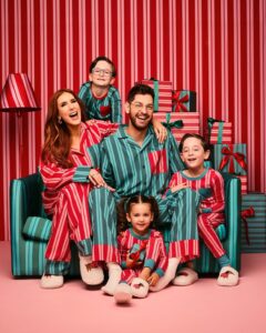 20+ Amazing Family Christmas Pajama Photo Ideas