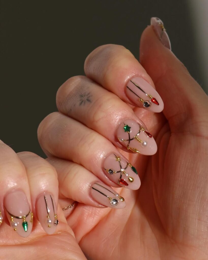 Elegant Christmas Tree Nail Art 