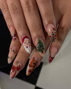20 Christmas Nails You’ll Want to Copy This Winter
