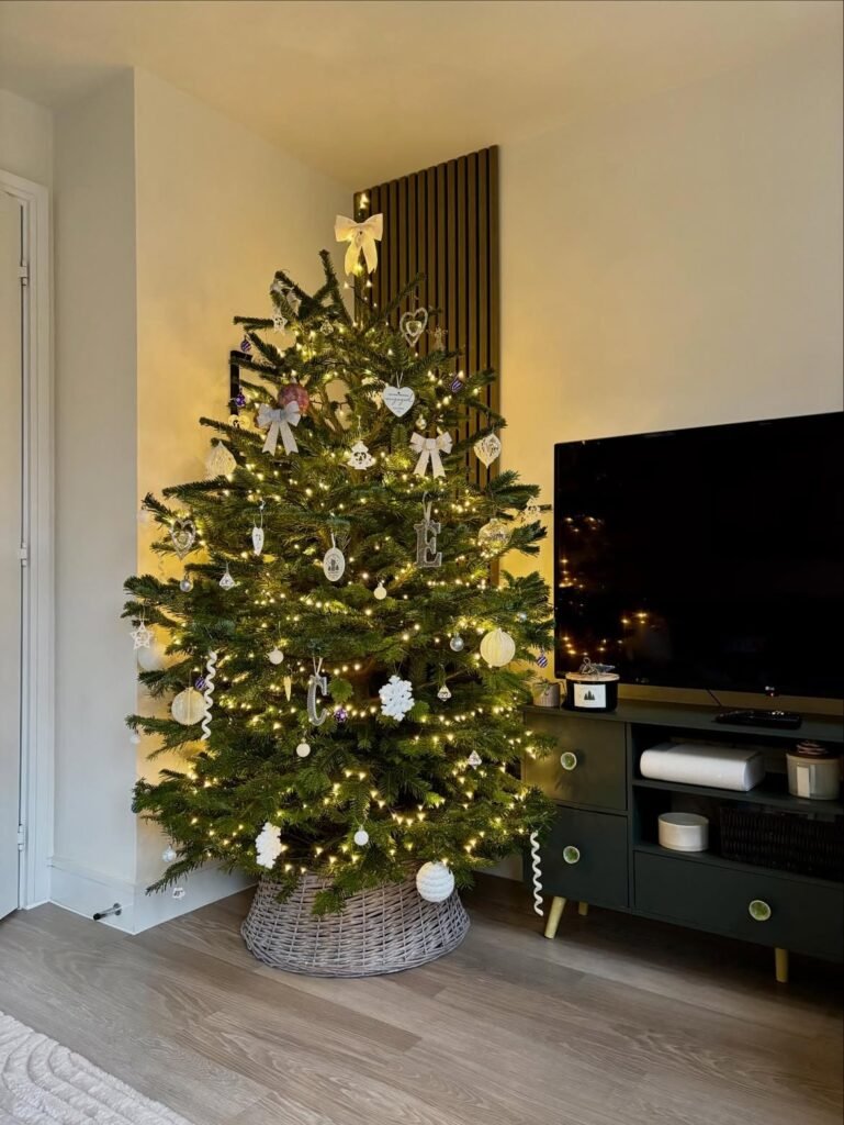 Cozy Christmas Tree Decorations 