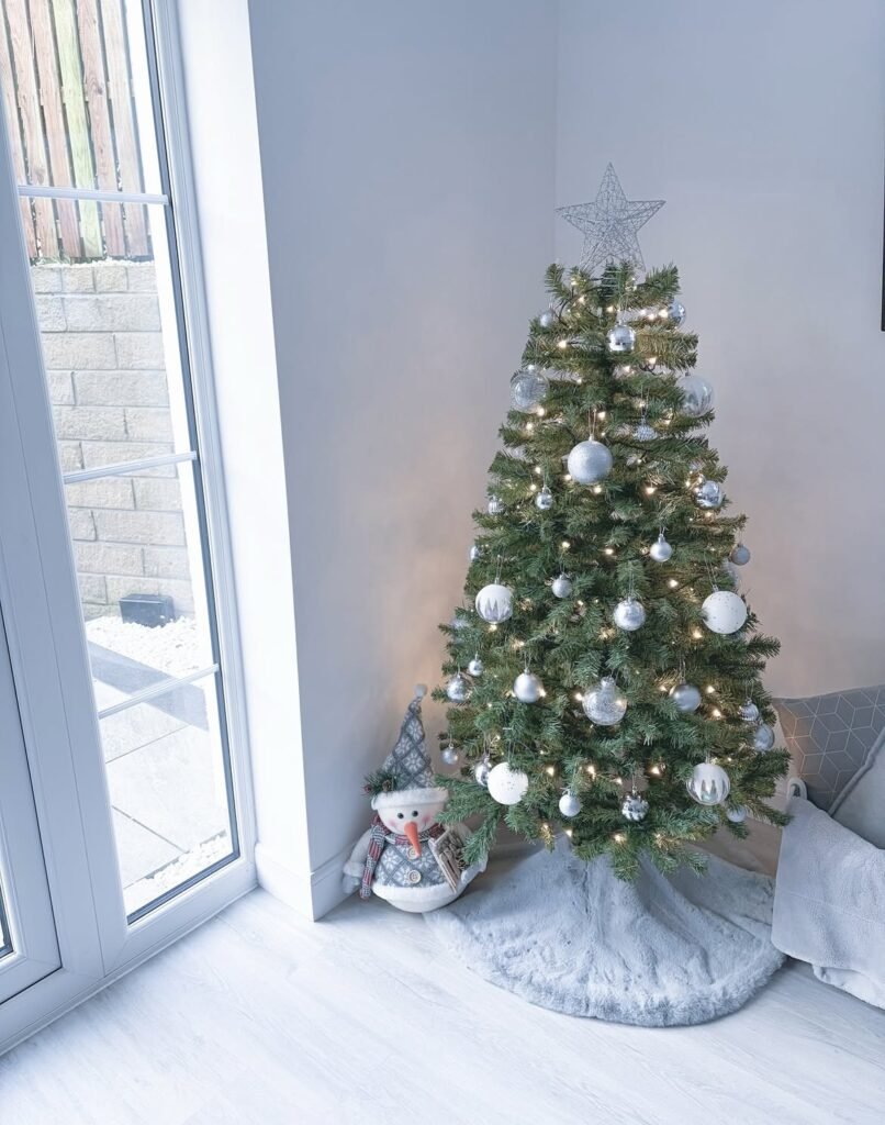 Silver Christmas Tree Decorations 