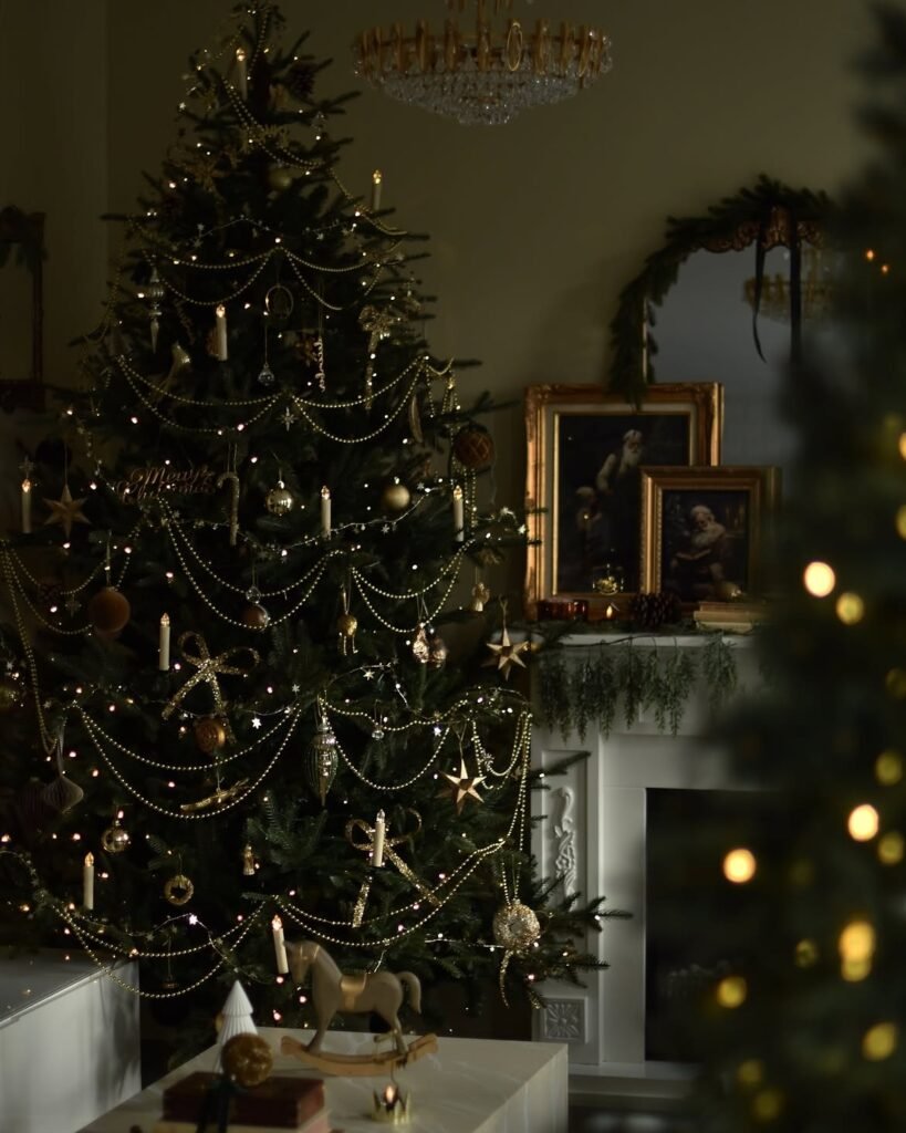 Elegant Gold Ribbon Christmas Tree