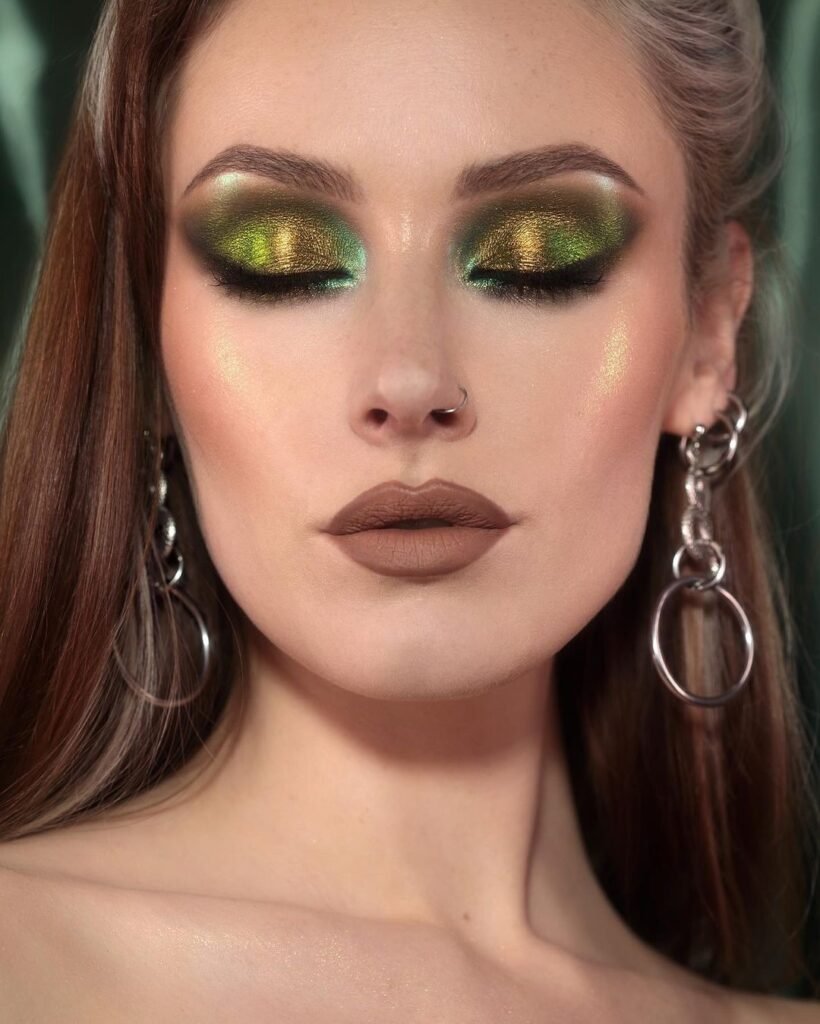 Duochrome Emerald Green Christmas Makeup 