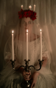 20+ Gothic Romantic Christmas Decor Ideas You’ll Love