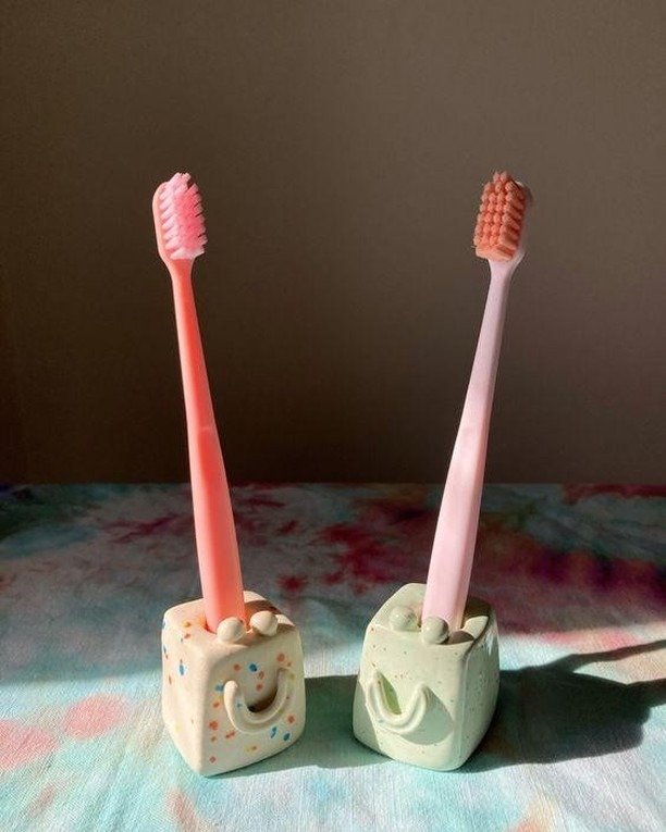 Toothbrush holder