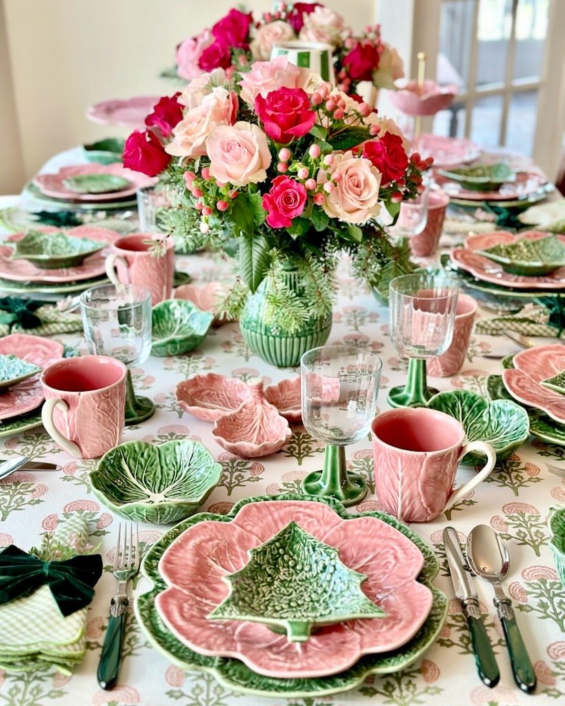Pink And Green Christmas Table