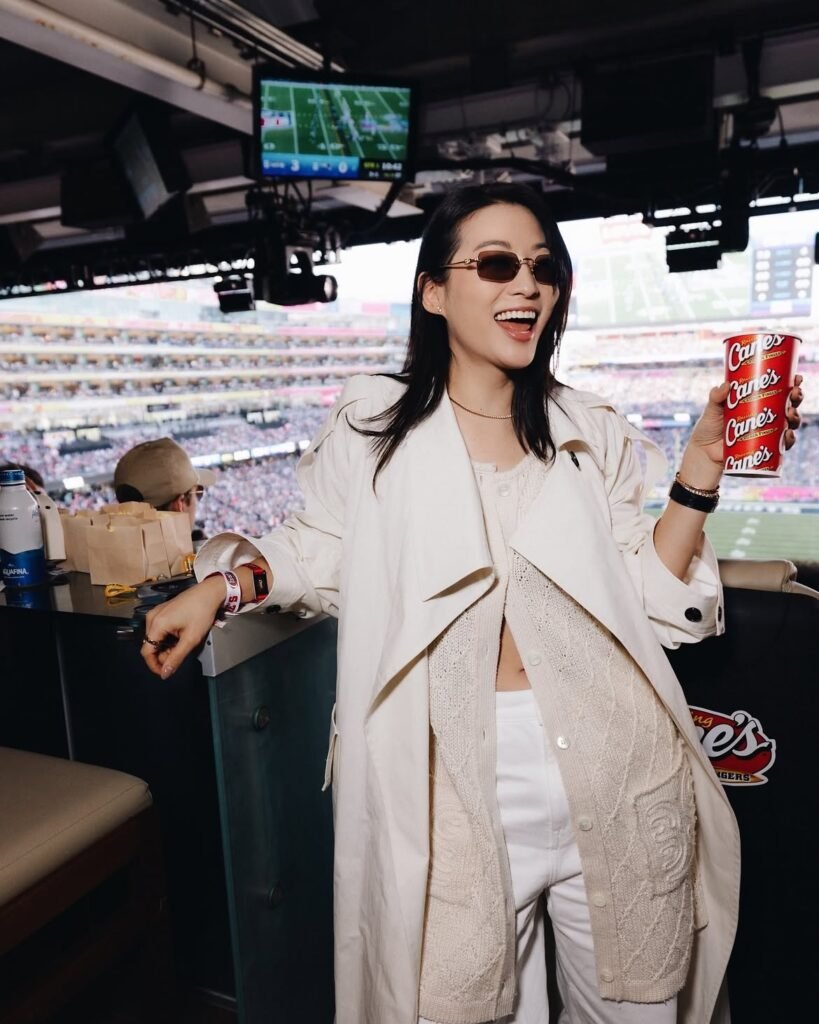 8. Chic Super Bowl Outfit For Game Day
